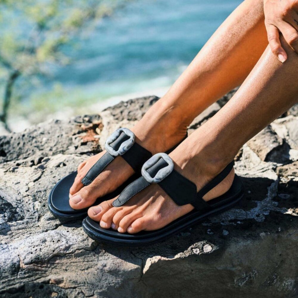 OLUKAI La‘i T–Bar SANDAL - size 8